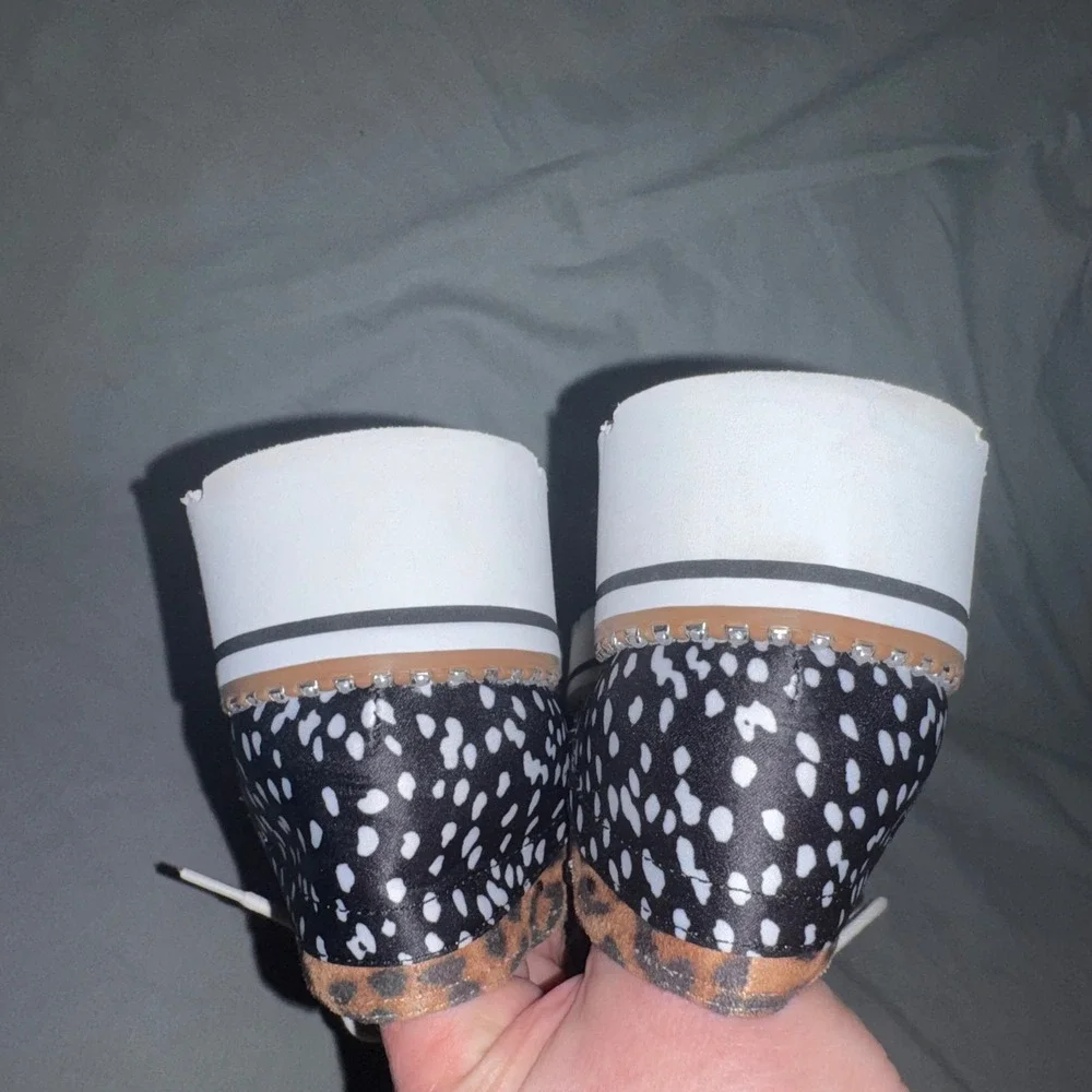 Betsey Johnson Pixxy Oxford Shoes 7.5 Gold Glitter Leopard Heart Pearl Lace Up